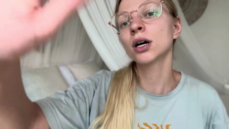 Goddess_Bella_Rae: Madrastra te llama un buen chico - Asmr