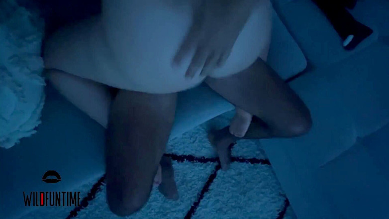 Wildfuntime: Xem phim khiêu dâm trong phòng khách dẫn đến màn đụ tuyệt...