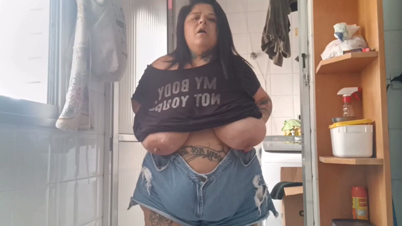 Mary Jhuana: Curvy BBW in a Bold Moment Confidence, Curves &amp; Smoke