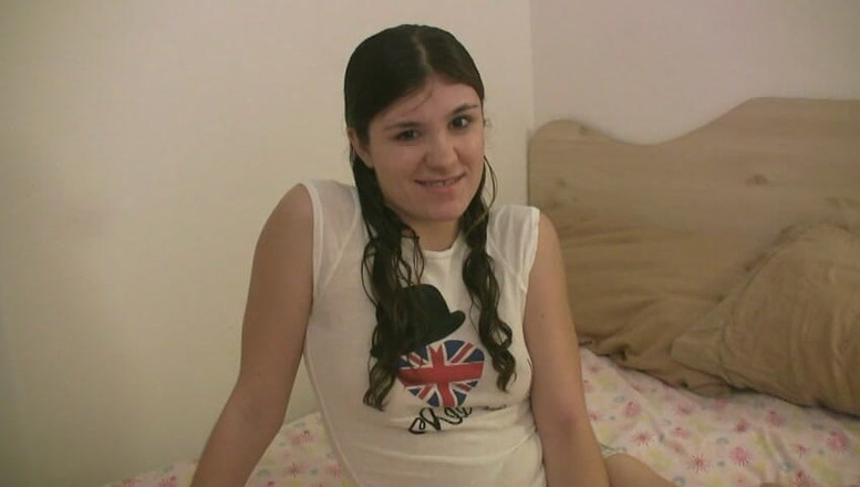 Anna's girls: Mladá brunetka šuká robertek a saje velkého ptáka