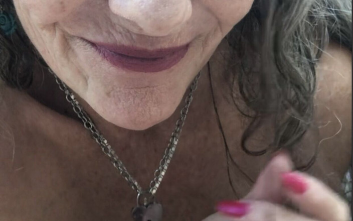 MaXXXimumMilf: Sexy Mature Wife Sucks and Swallows! Maxxximummilf