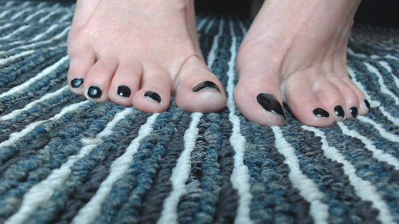 Abby Anna: Black toenails closeup toe play