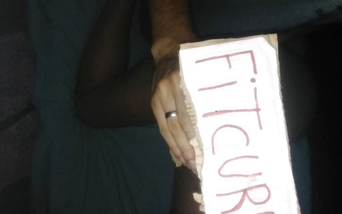 Fitcure1: Eu fico nua e fodemos de quatro com meu parceiro...