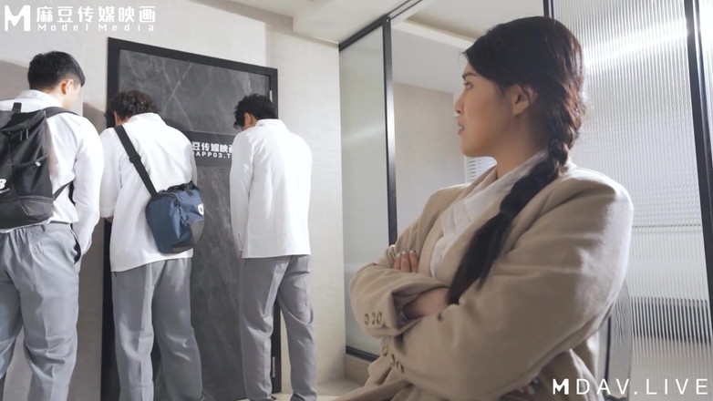 ModelMedia Asia: MD-0206- Une prof de fruits interdits sur le campus me...