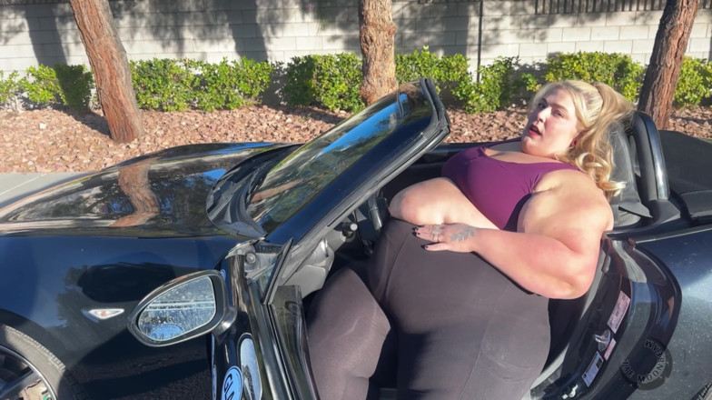 Jae Moonbeam: Tiny Car Squeeze