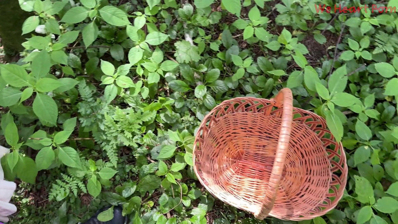 We heart Pron: Istri nakal ini dientot habis-habisan sama pacarnya di hutan