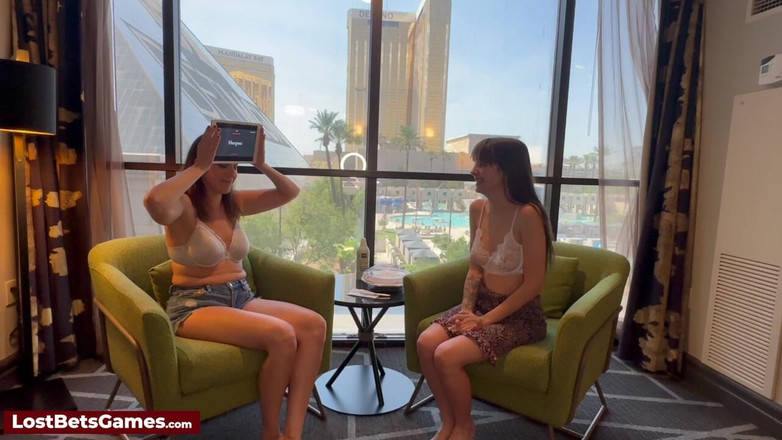 Lost Bets Games: Charades maliziose con Sage e Alisha