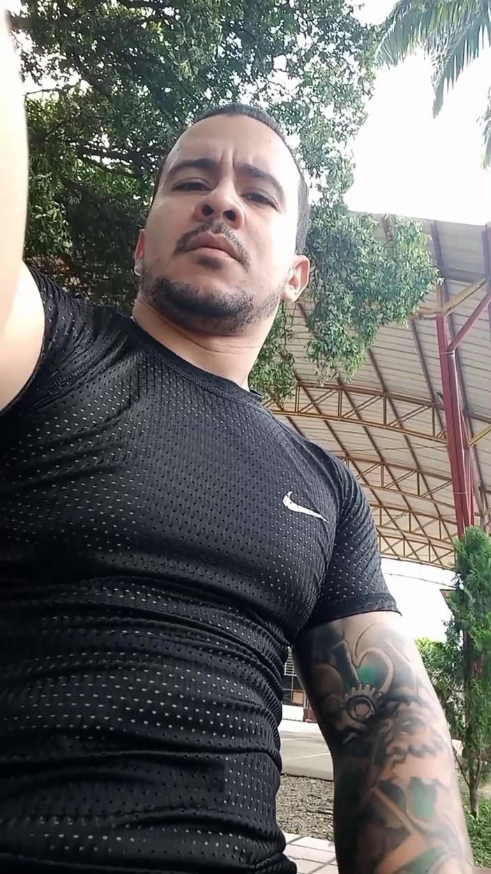 Christian_colombian: Il chevauche sa grosse bite et son cul dans le...