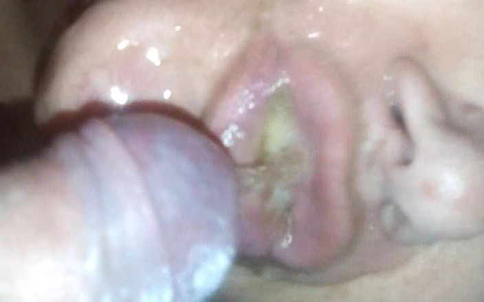 Sex hub couple: John is Pissing all into Jens mouth in closeup
