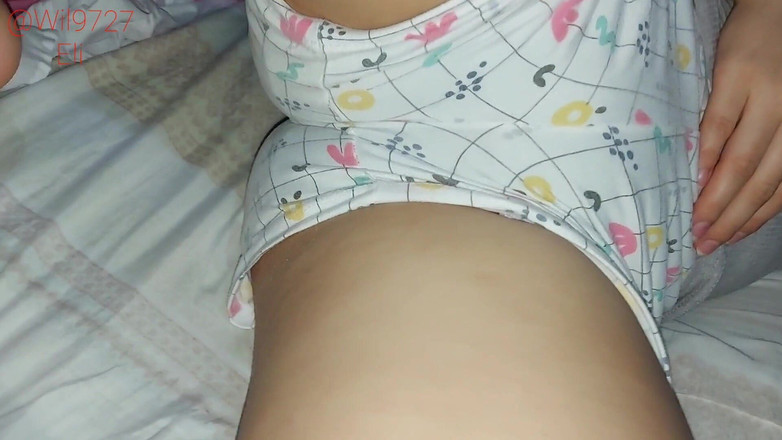 Wil9727: La mia sorellastra in pantaloncini ha una grande figa che...