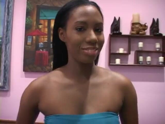 Radical Interracial: Amazing ebony babe pleasing big white sausage