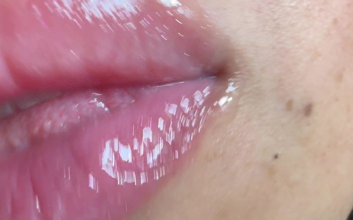 Asmr_mouth: ジャイアンテはこの小さな男を口に含みます