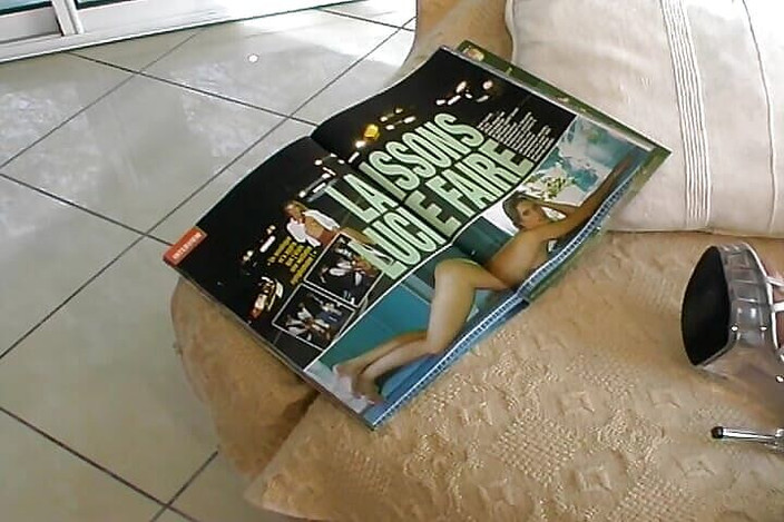 Planete Francaise: Două gagici franceze adoră să se fută cu degetul și să-și...