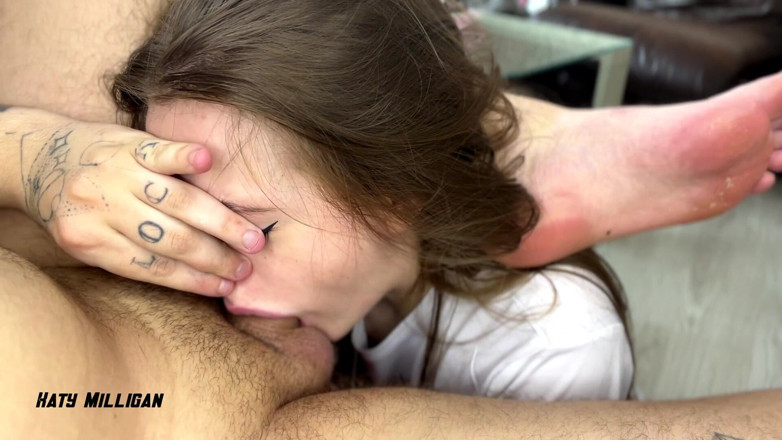 Katy Milligan: ELLA NO SACA MI POLLA DE SU BOCA