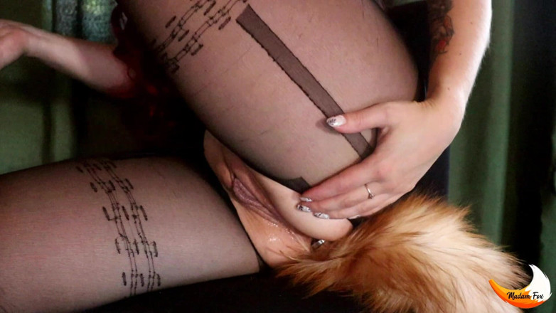 MadamFox: Sexy Fox entertains herself