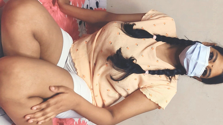 Ena: Si cewek hot india lagi asik fingering memeknya sendirian di...