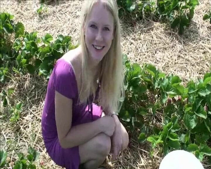 Blondehexe: 拿起草莓后做爱