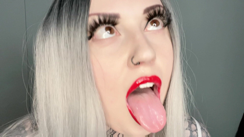 Miss Valentina: Wichsen über mein ahegao-gesicht