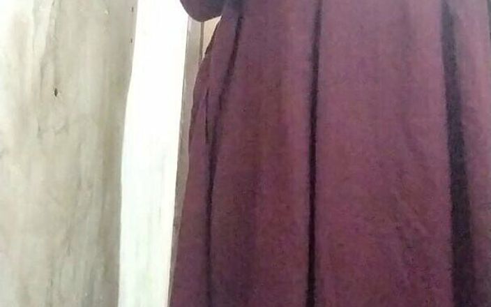 Riya Thakur: 印度德西女孩在大学后洗澡并在肛门手淫