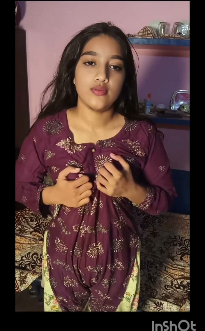 Naughty_Sana: Masterbating kundičky a sání bradavek sexy holka mms virální
