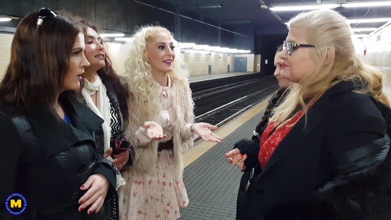 Mature NL: 四个西班牙熟女和一个淫荡的少女都上了一次非常湿淫的女同性恋阴户列车