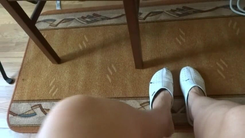 Abby Roberts: Sexy feet for your pleasure