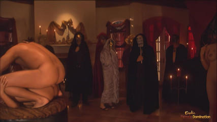 Erotic Female Domination: I cultisti fanno un rituale con mangiare la figa e...