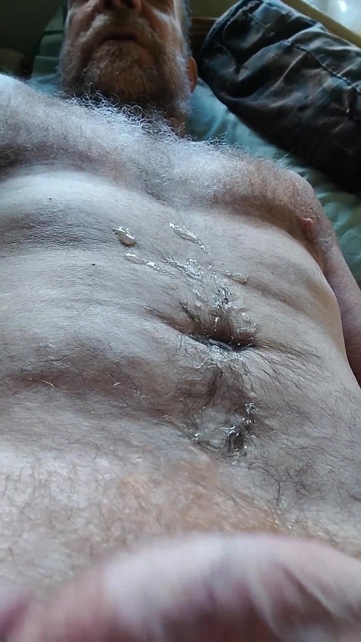 Hairyartist: 巨人が巨大なチンコで圧倒する