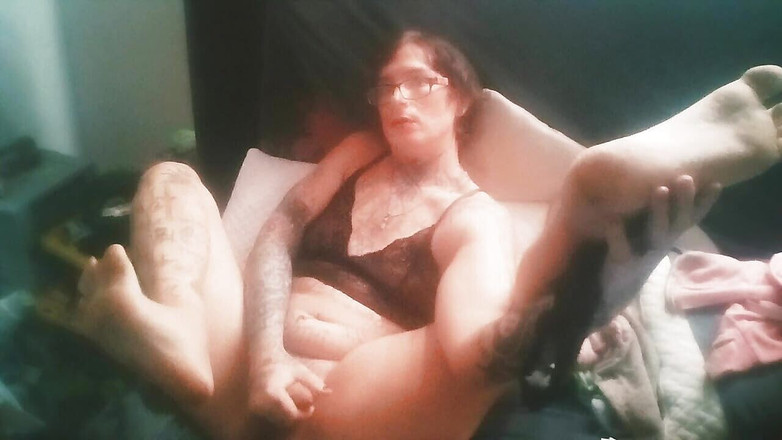 Chloe T Star: Amatuer kort hår trans brud slår enorm kuk