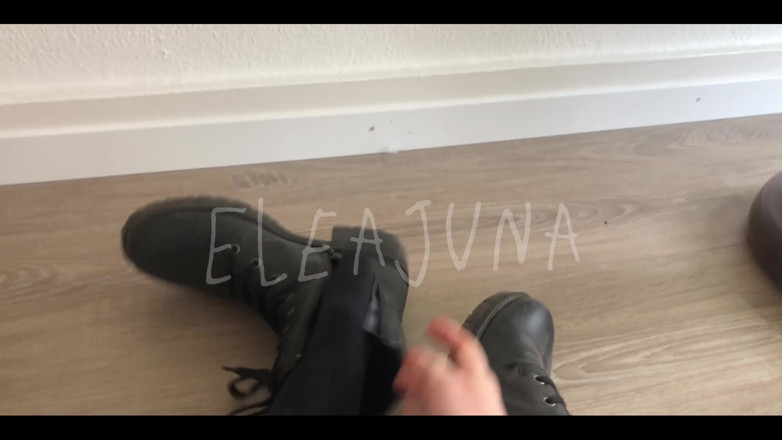 elea-juna: Foot Fetish, Kisses, Swamps