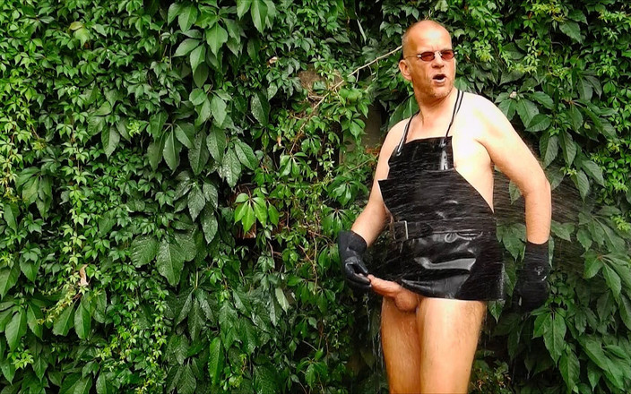GERMANE_XL: Napalony gumowy ogrodnik 27 (mokry play i sikanie) niezła cena