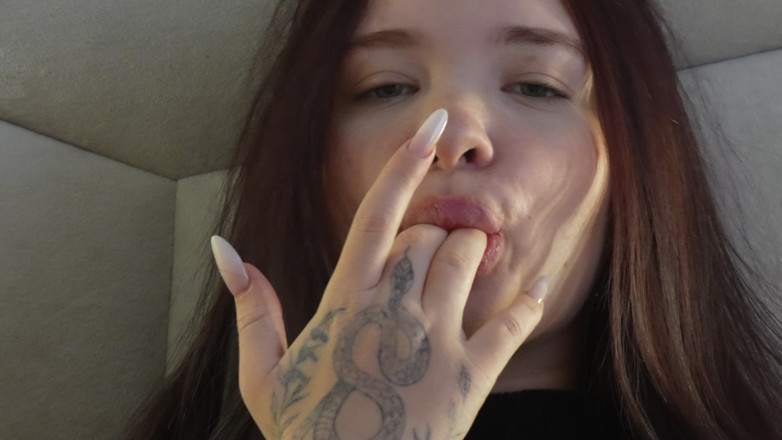xKeryB: Je Masturbe Ma Petite Chatte Mouillée Et Pense À Ta Bite,...