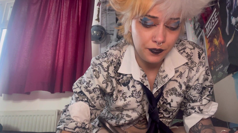 Glitterqueen1999: Goth Office Worker Has a Heart and Resus