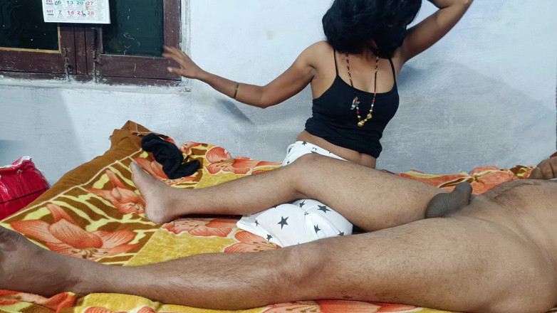 YourAnitha: India Caliente esposa en casero lamiendo tetas presionando mamada follando