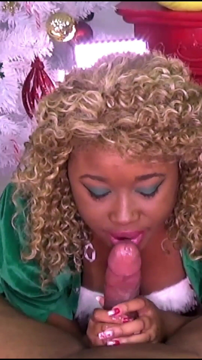 Super Hot Films: Si pemula nina rivera nyepong kontol di hari natal pertamanya