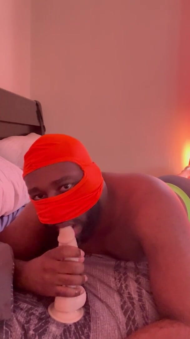 Selfplay slut: Sesi nyepong kontol sampai tenggrokan 1