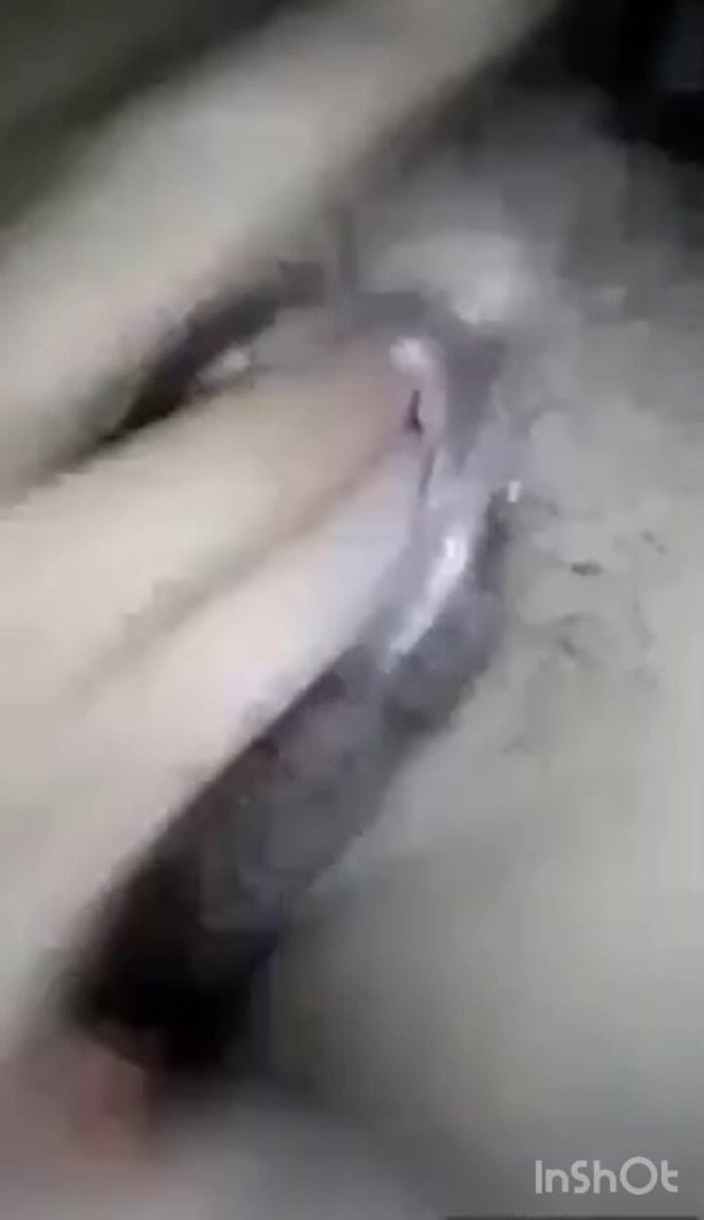 Sluty Piya: デシの女の子が彼氏のカックに夢中になり、膣を擦り始めた