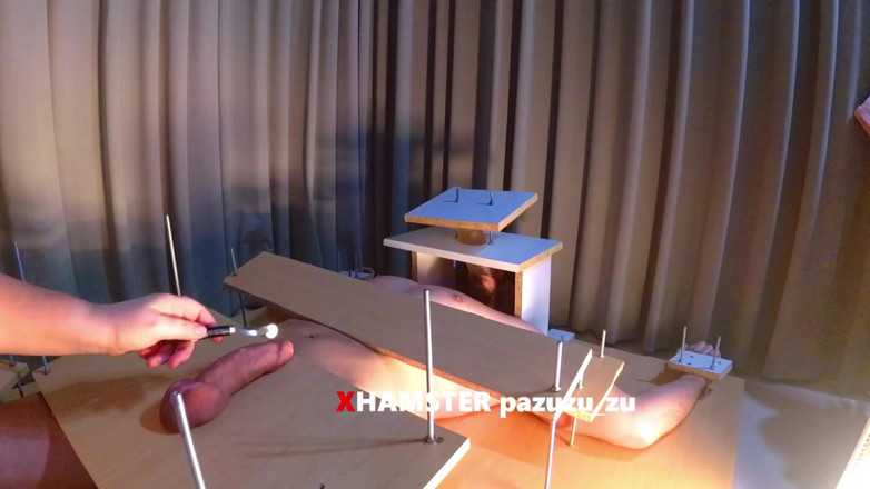Pazuzu_zu: Donna vestita uomo nudo dominazione femminile cbt sega. Orgasmo rovinato +...