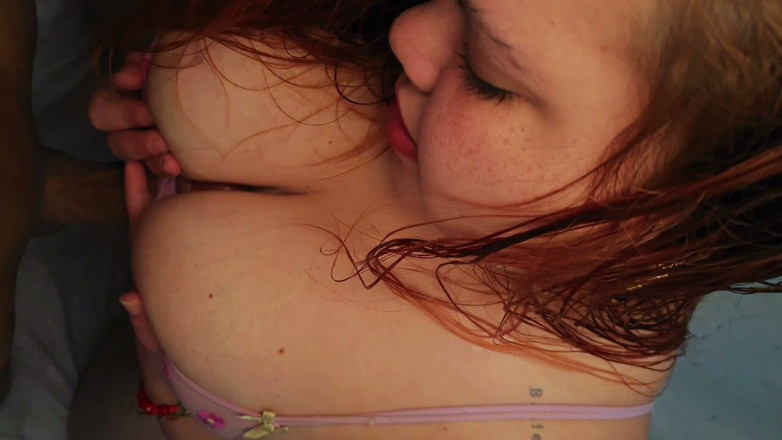 Latincurvyredhead: น้องสาวต่างแม่ที่อ่อนโยนรู้วิธีอมให้พี่ชายต่างแม่ในโอกาสต่าง ๆ