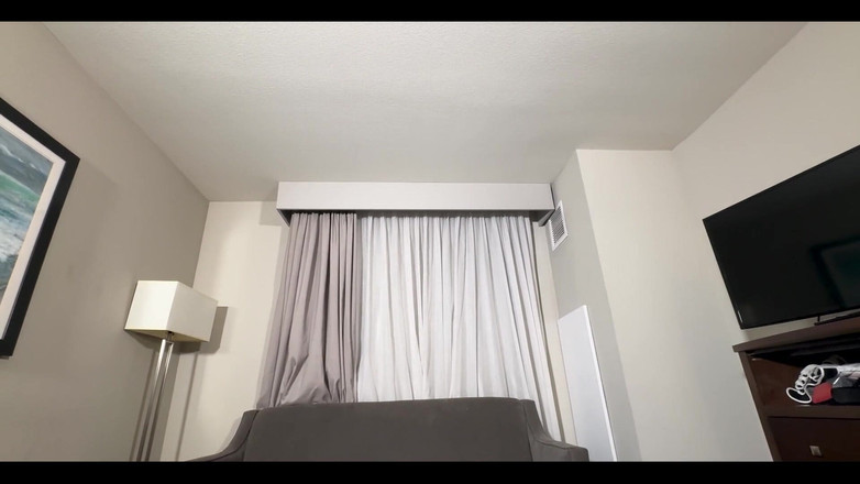 Lora Cross: Sudut pandangan pertama tambatan otot berganda Aliens