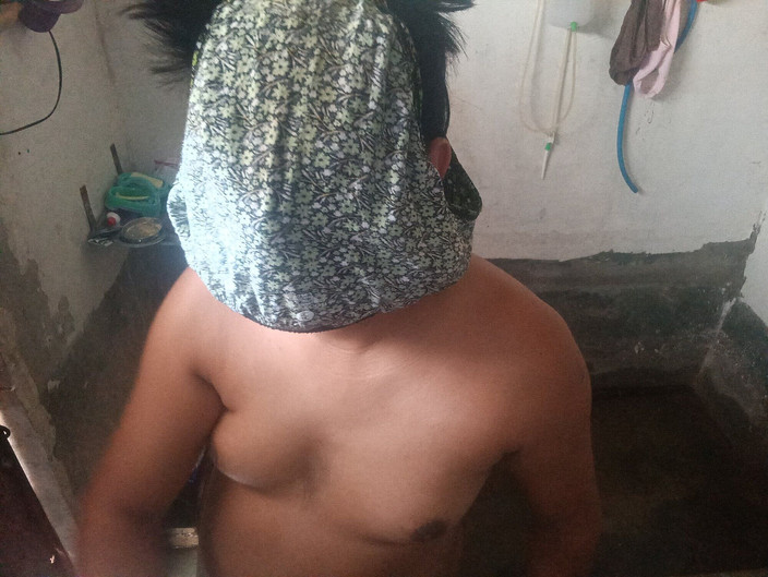 Jyoti Verma: Buổi biểu diễn khỏa thân đầy đủ trong phòng tắm và chơi...