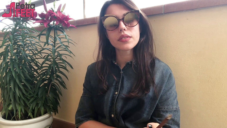 Smokin Fetish: Dává přednost venkovnímu kouření