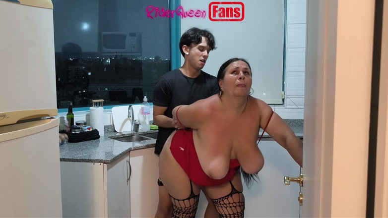 Riderqueen: Sexy Stepmom in Kitchen - Video for Fans