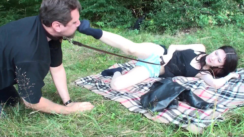 Femdom Austria: Outdoor Shoe and Soles Sworship