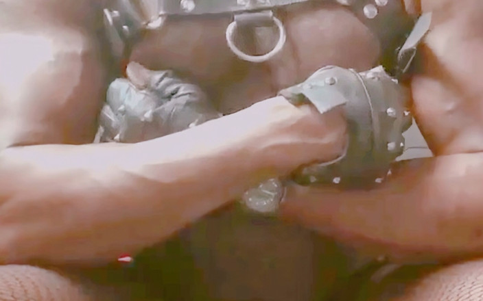 Black mature kinky muscle: 第1部分 肌肉发达的继父渔网紧身衣玩