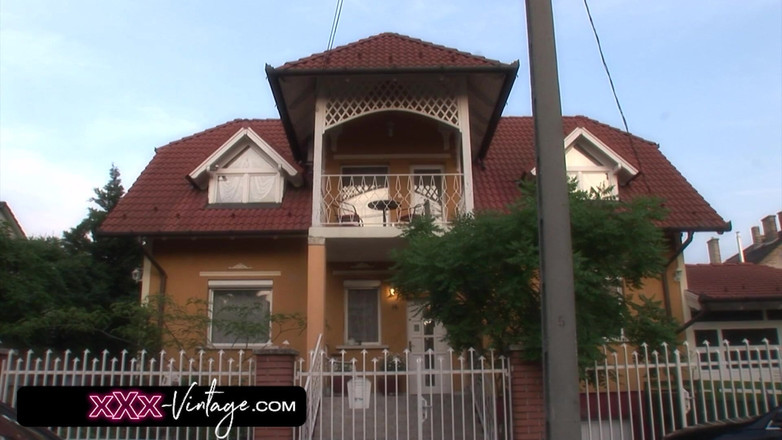 XXX-Vintage: 2명의 가정 간호사와 함께하는 트리오