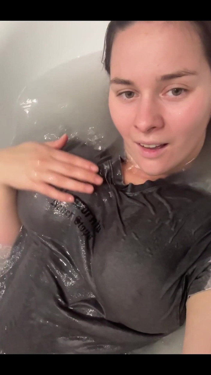 Fox Flame: 욕조에 완전히 옷을 입은 적이 있습니까?