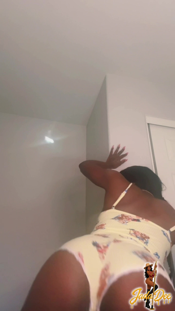 Jadadee: Shaking Ass Like a Good Little Slut