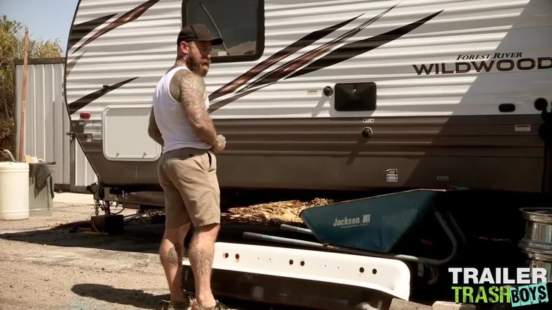 Trailer Trash Boys: TRAILERTRASHBOYS - beaux morgan verführt zum blasen von jack dixon