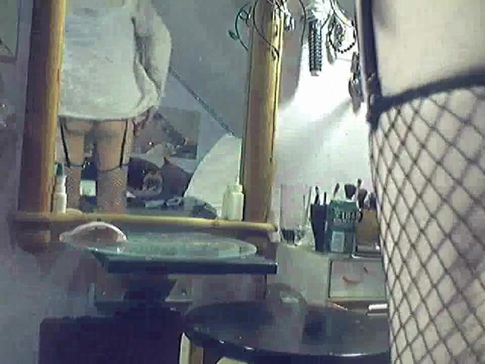 Bedbug: Riding my 18cm dildo (no audio)